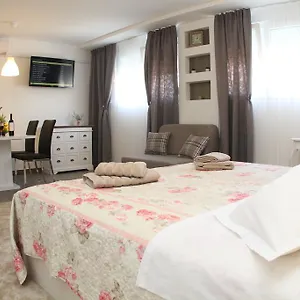  Apartment Studio Mirakul